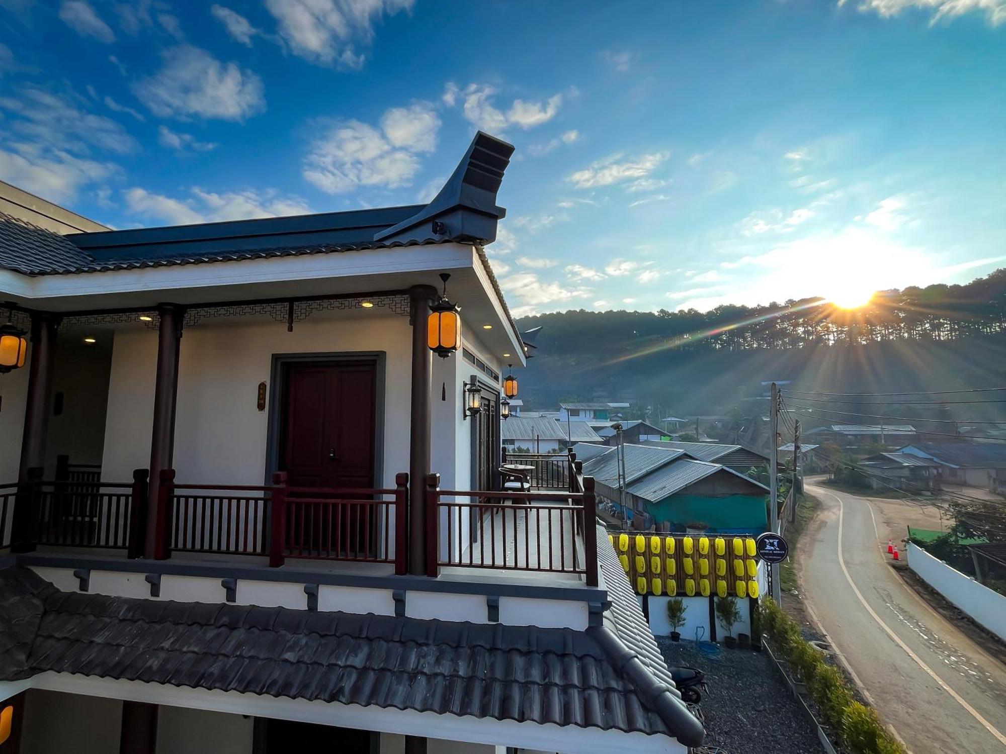 Longlai Kezhan Ban Rak Thai Exterior foto